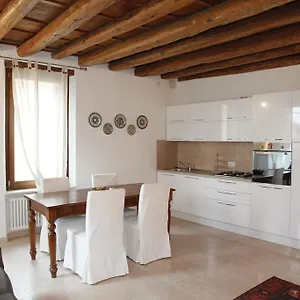 Apartment Centre 2 Bedroom Flat, Verona